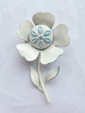 Vintage Mid Century Metal Enamel Flower Brooch White w/ Blue Edges Unique Center